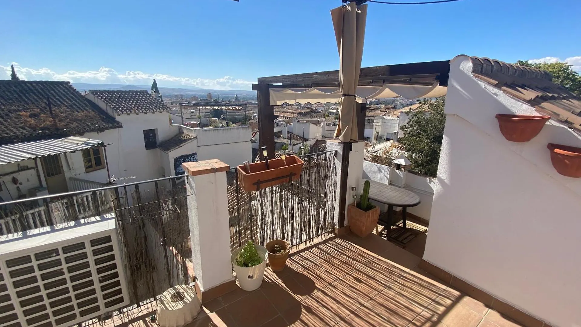 Habitacion Con Bano Y Cocina Privados En Albaicin contacts